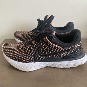 Nike React Women’s Running Shoes – Multicolor Knit – Size 8